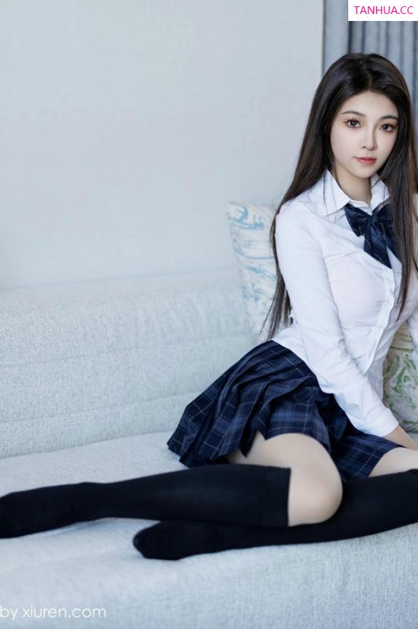   [XiuRen]高清写真图 2024.12.30 No.9682 初梦瑶 短裙美腿第22张图片